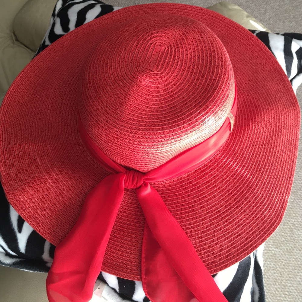 We’re really ready for Montego Bay vacation in a red hat! 🤗